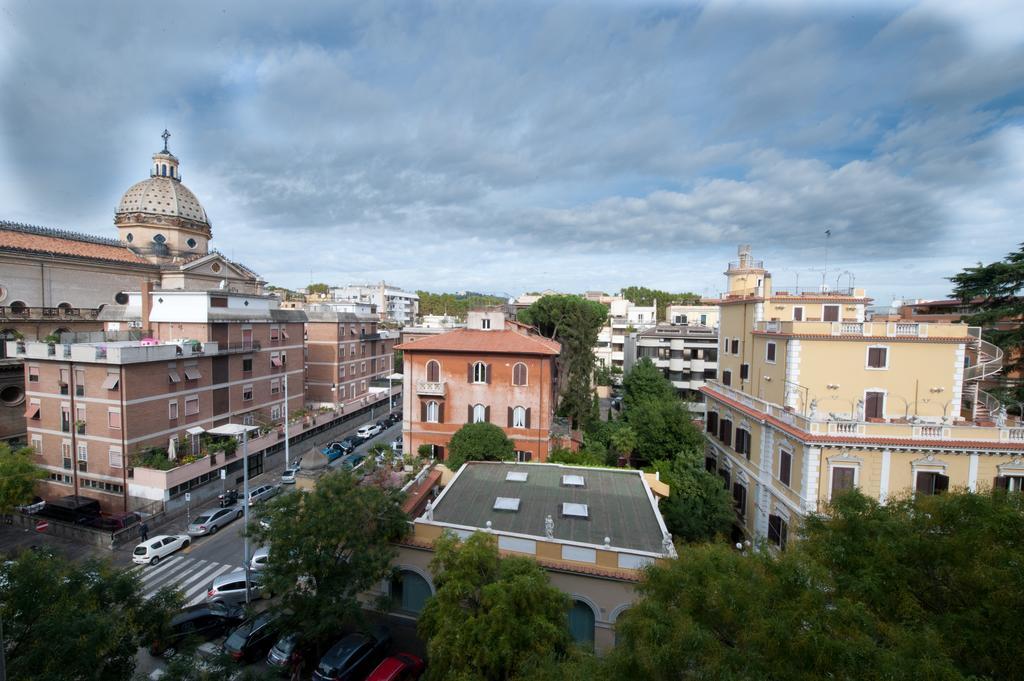 Bed and Breakfast Domus Castroni Pompeo Magno Рим Экстерьер фото